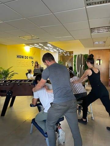 Le massage Amma Assis : choisissez l'Espace Samananda pour accompagner le bien-être et la performance de vos collaborateurs sur Bordeaux et ses environs