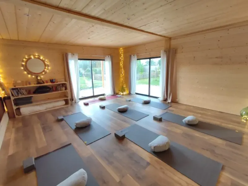 Studio de Yoga Chandrananda situé proche de Libourne, Saint André de Cubzac et Bordeaux