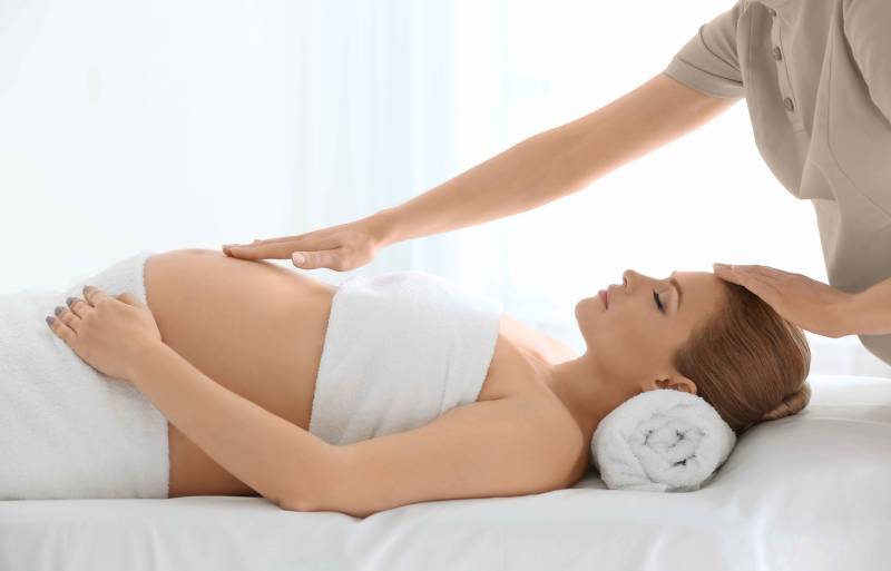 Offrir un bon cadeau pour un massage femme enceinte aux futures mamans que vous souhaitez gâter?